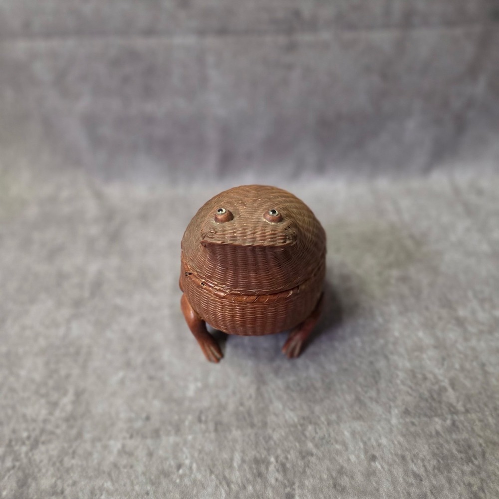 Vintage Frog Basket Wicker Rattan Lidded Storage Plastic Eyes - Picture 3 of 8